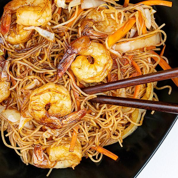 SPAGHETE DE OREZ CU CREVETI SI LEGUME 350